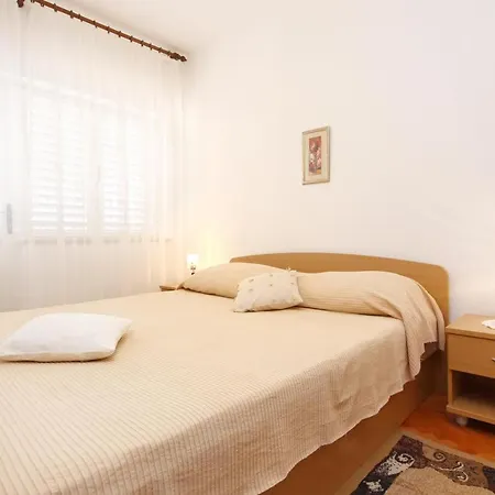 Apartment 275b
