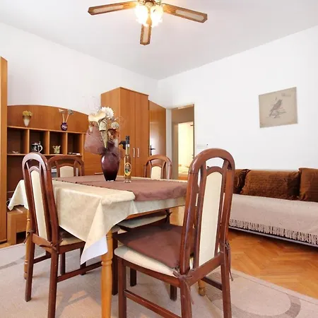 Apartment 275b
