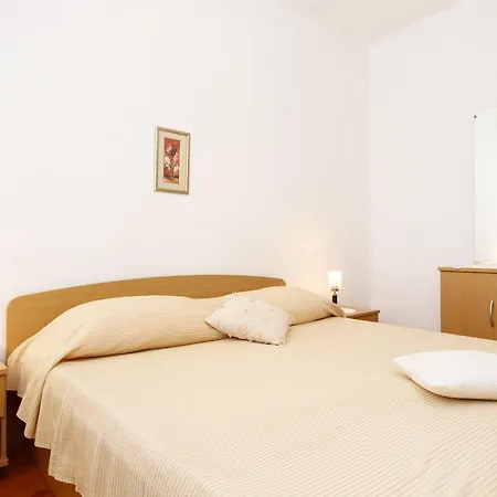 275b Apartment *